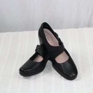 CLARK'S MARY JANE SHOES